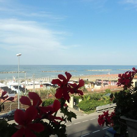 Hotel Ristorante Miramare Pesaro Luaran gambar