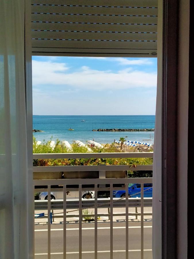 Hotel Ristorante Miramare Pesaro Luaran gambar