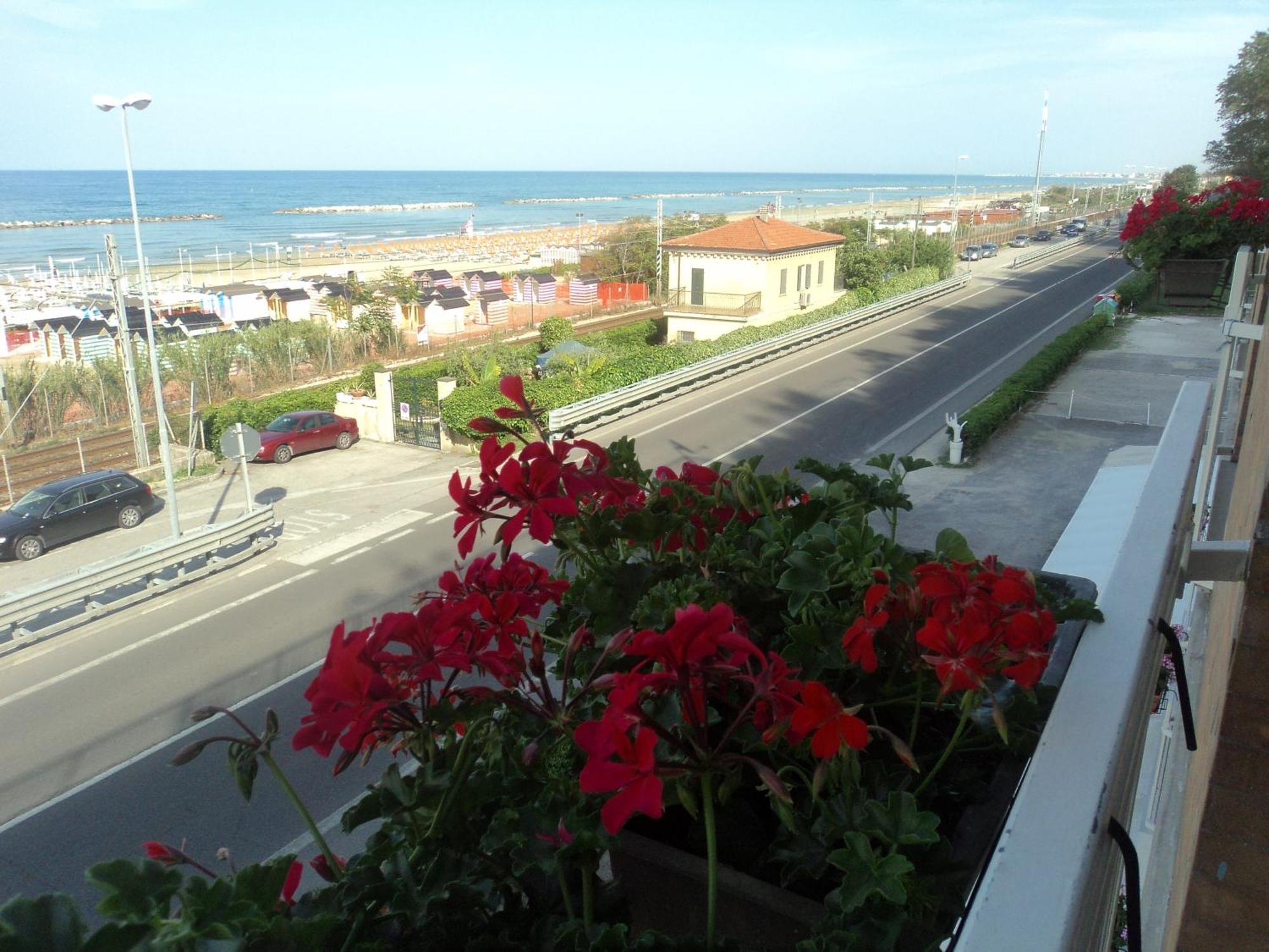 Hotel Ristorante Miramare Pesaro Luaran gambar