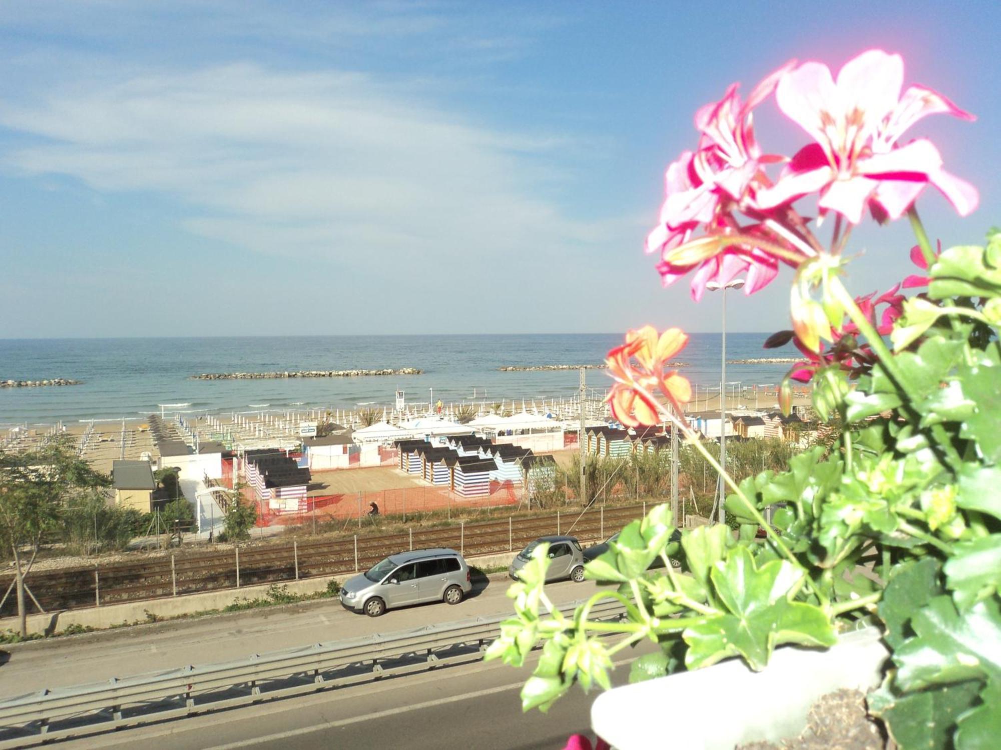 Hotel Ristorante Miramare Pesaro Luaran gambar