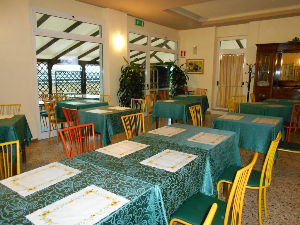 Hotel Ristorante Miramare Pesaro Luaran gambar