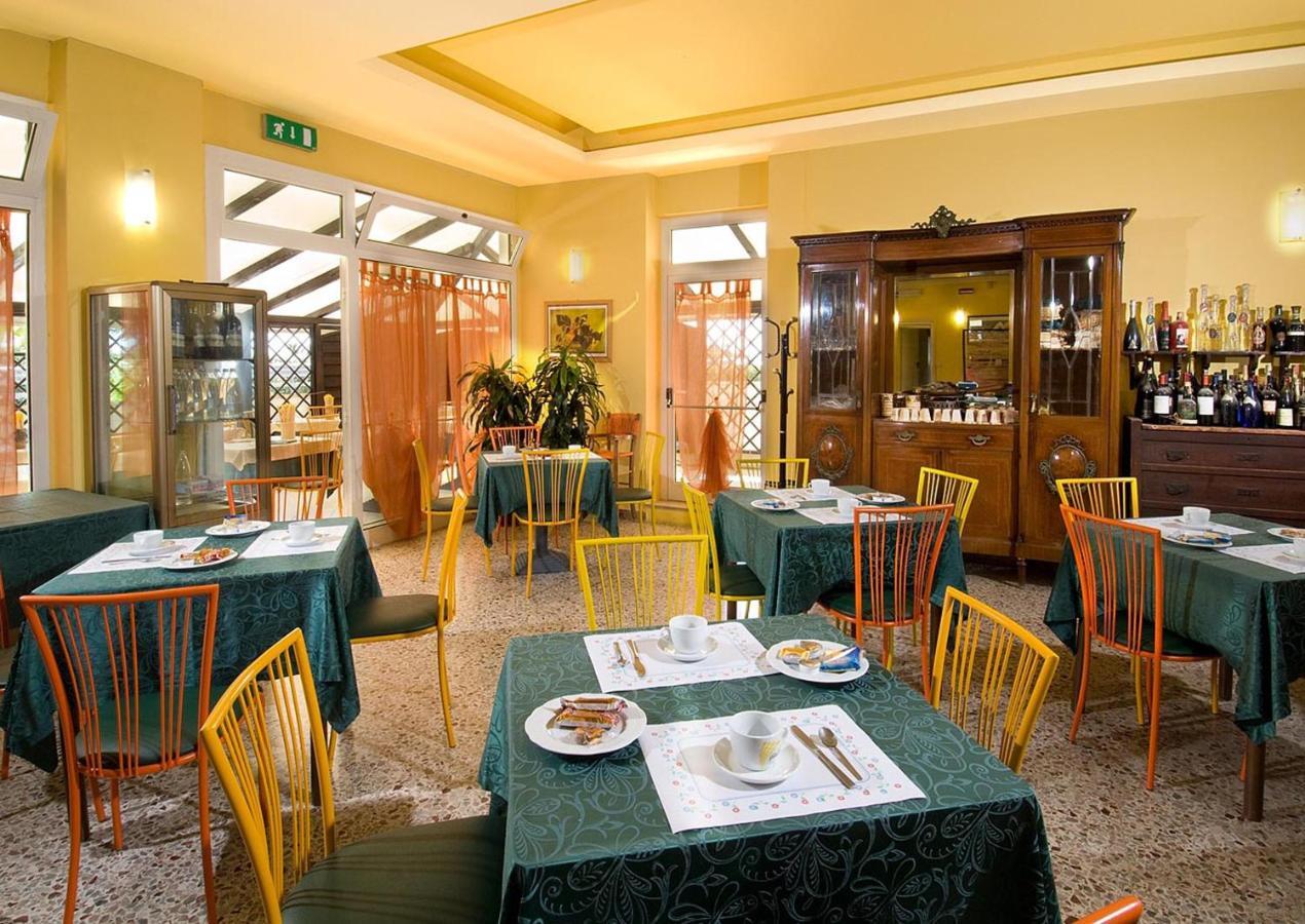 Hotel Ristorante Miramare Pesaro Luaran gambar
